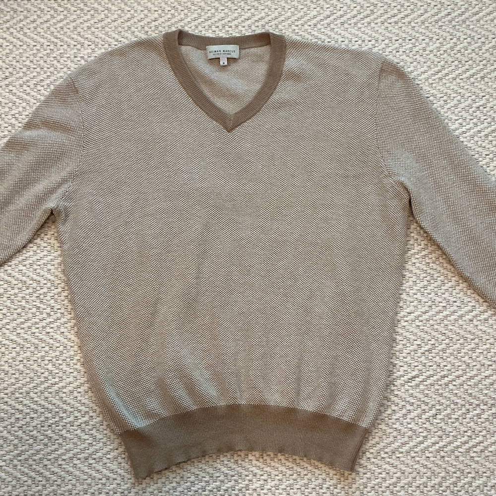 Neiman Marcus V-Neck Sweater in Tan and Brown